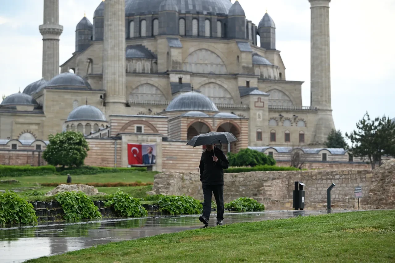 Meteoroloji illeri tek tek uyardı: Gök gürültülü sağanak geliyor