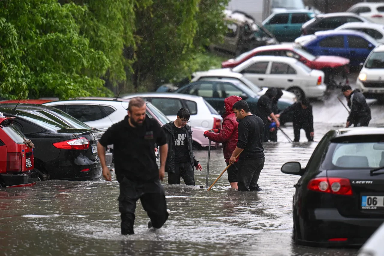 Meteoroloji illeri tek tek uyardı: Gök gürültülü sağanak geliyor