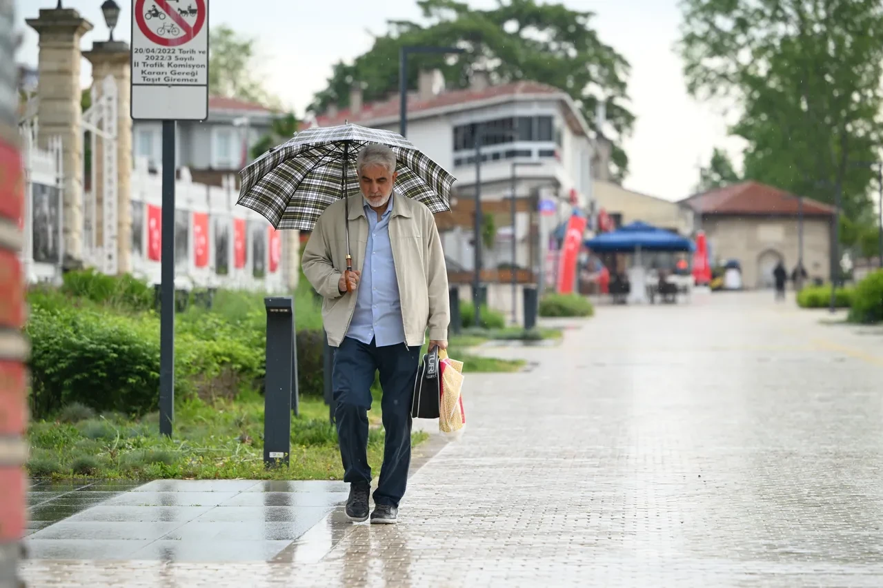 Meteoroloji illeri tek tek uyardı: Gök gürültülü sağanak geliyor