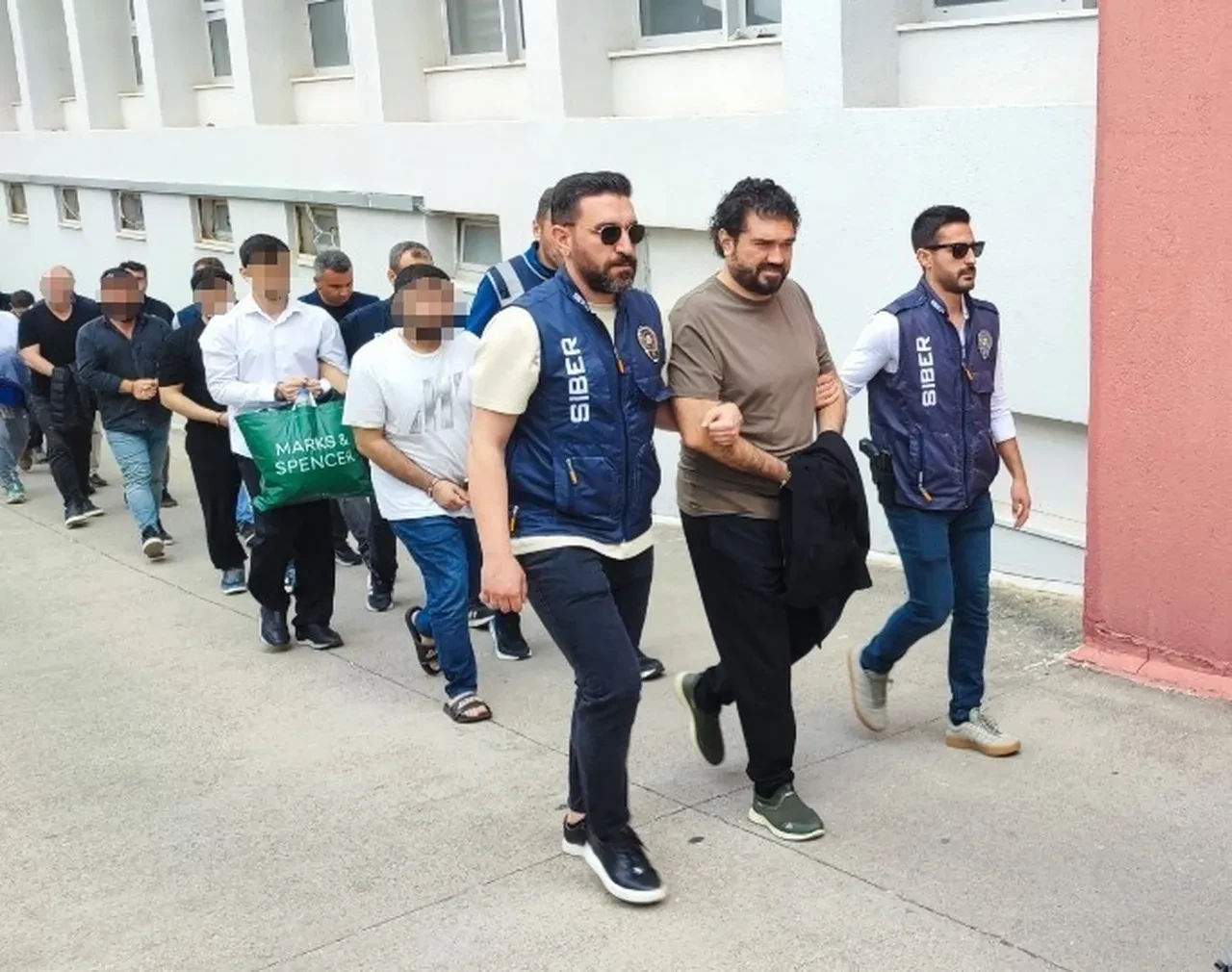 Şifre çözüldü, 5 liralık banknotla milyonluk vurgun ortaya çıktı! Rasim Ozan Kütahyalı ve Halil Falyalı detayı