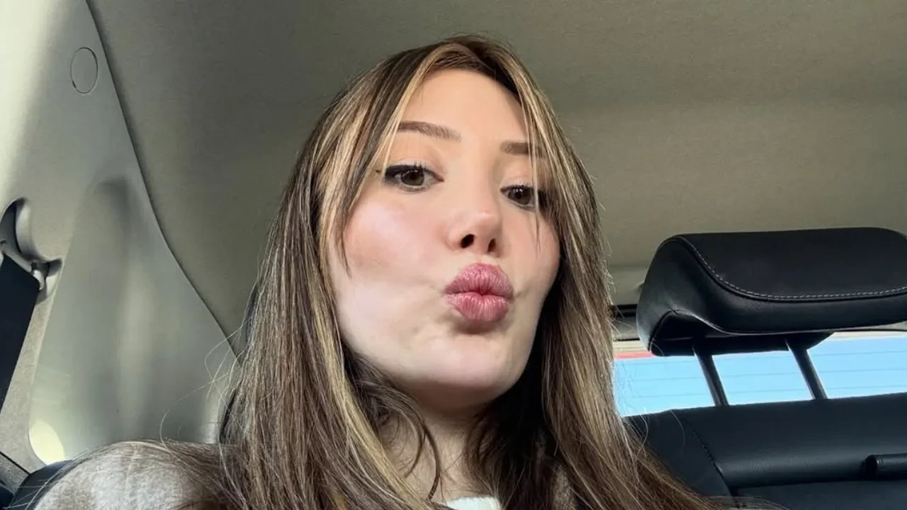 Yasmin Erbil’den aile paylaşımı! “Kime benziyorum?”