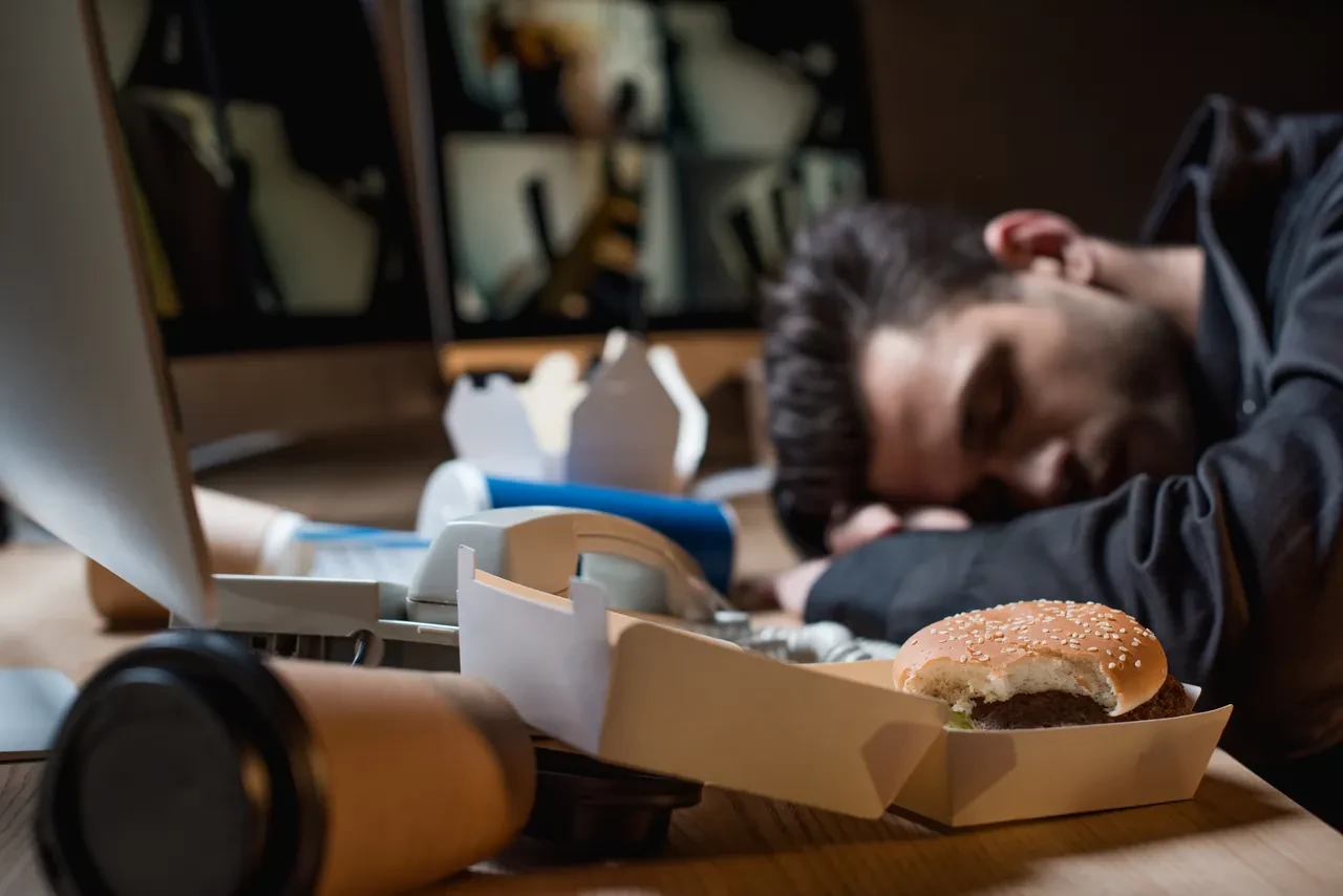 Yemekten sonra uyku basıyor mu? Uzman isim uyardı: Sanıldığı gibi masum değil!