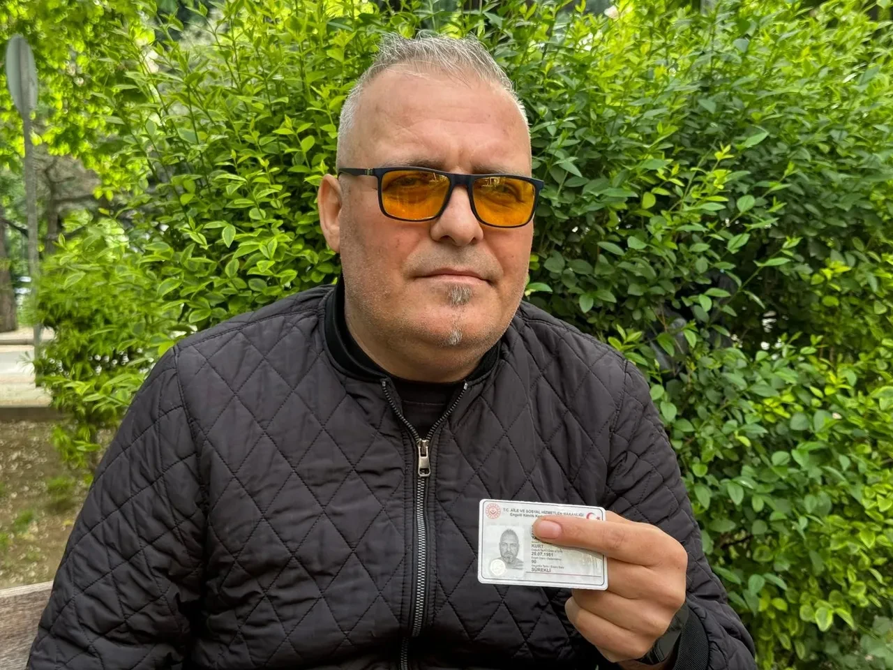 Arabasında uyudu, hayatı kabusa döndü! Doktorlar 'yaşamaz' dedi, yüzde 90 görme engelli kaldı