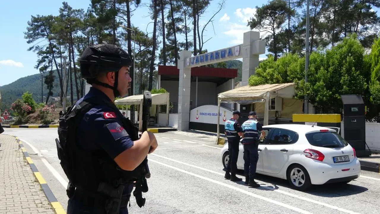 Bayram tatilcileri Marmaris ve Datça'ya akın etti: 4 günde 40 bin araç girdi