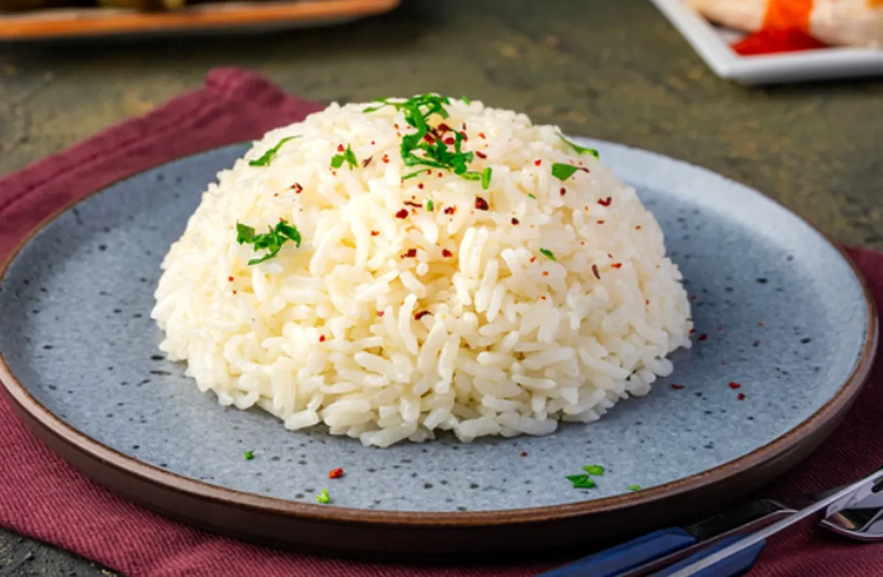 Bebekler için sebzeli besleyici ve doyurucu bebek pilavı tarifi! Bebeklere pilav nasıl yedirilir?
