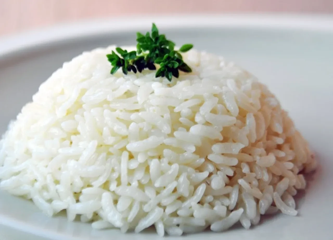 Bebekler için sebzeli besleyici ve doyurucu bebek pilavı tarifi! Bebeklere pilav nasıl yedirilir?