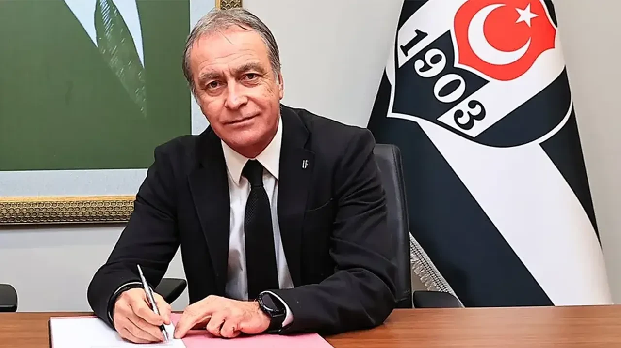 Beşiktaş'ta büyük temizlik: Önder Özen sadece 7 futbolcuya 'Kal' derken, tam 11 ismin biletini kesti!