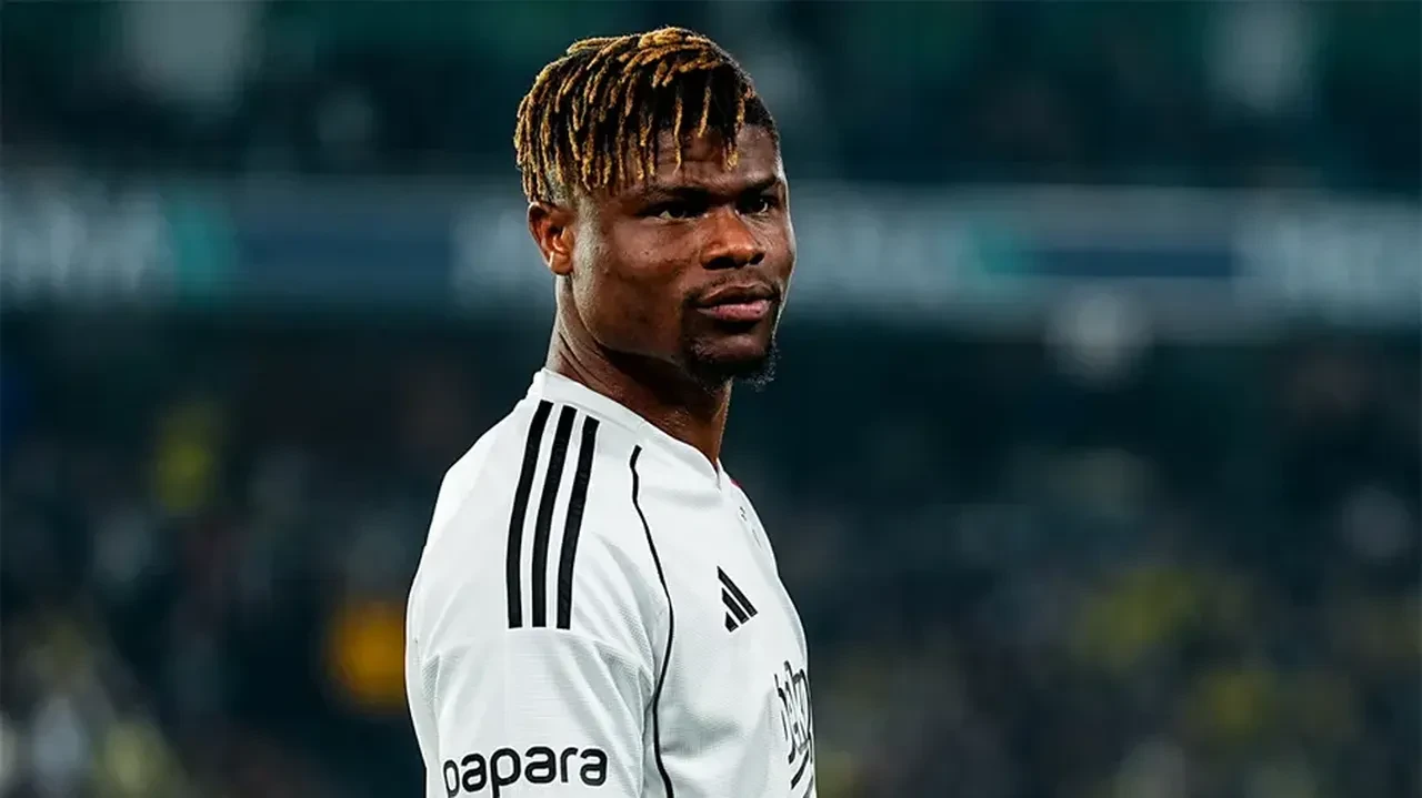 Beşiktaş'ta büyük temizlik: Önder Özen sadece 7 futbolcuya 'Kal' derken, tam 11 ismin biletini kesti!
