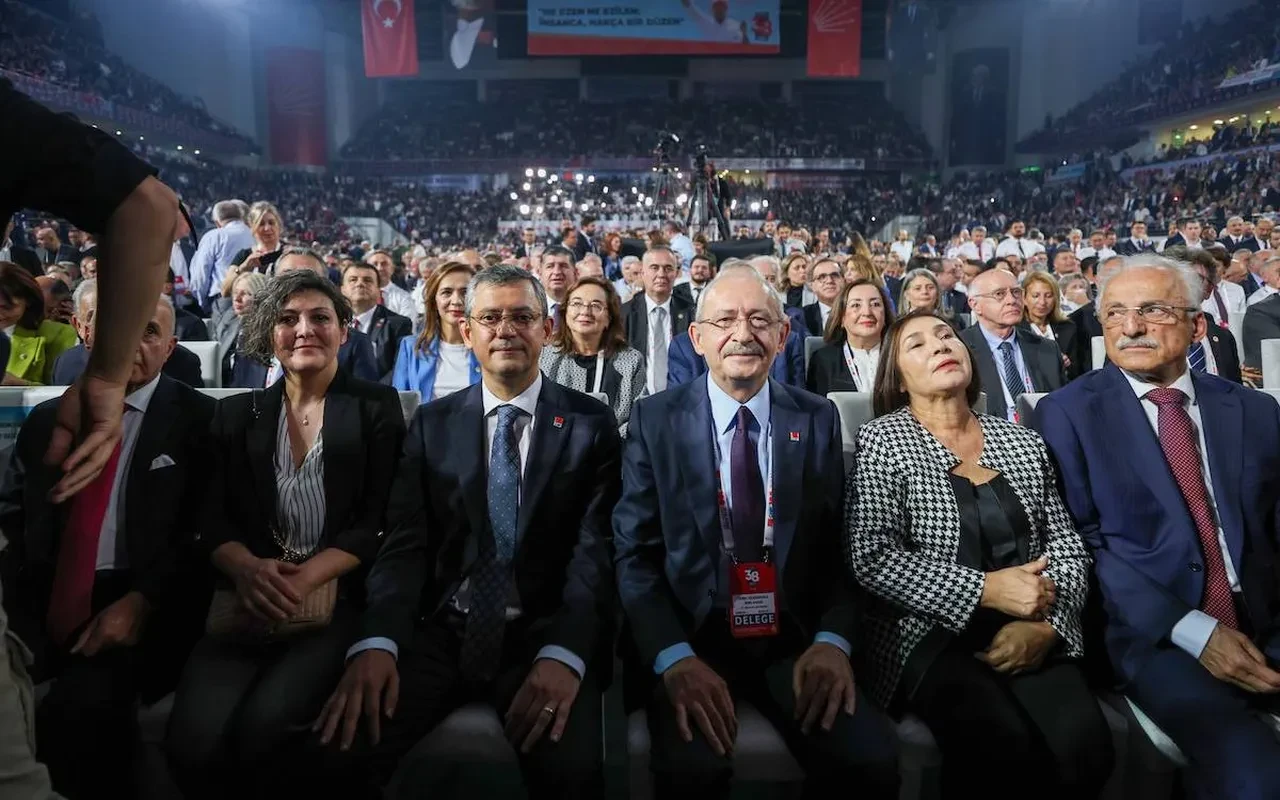 CHP'de kurultay krizi: Önce mahkeme, olmazsa yeni parti