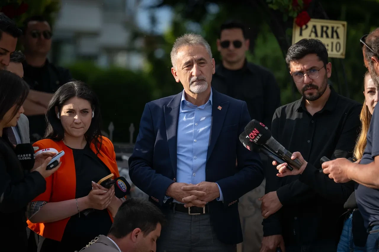 CHP'li vekiller Kılıçdaroğlu ziyareti sonrası konuştu: Parti kapısında neler yaşandı?