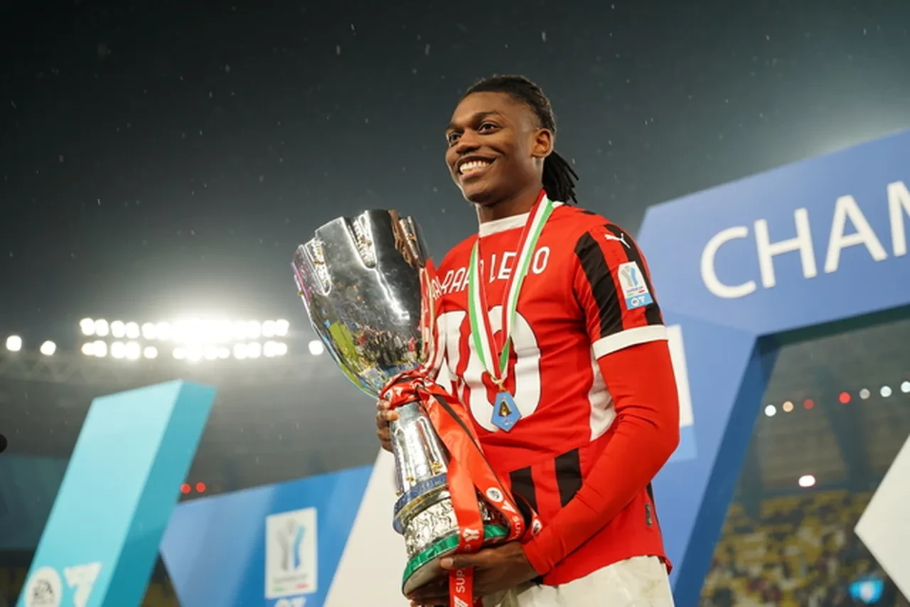 Fenerbahçe ve Galatasaray, Leao için karşı karşıya! İtalyanlar dev transferi duyurdu