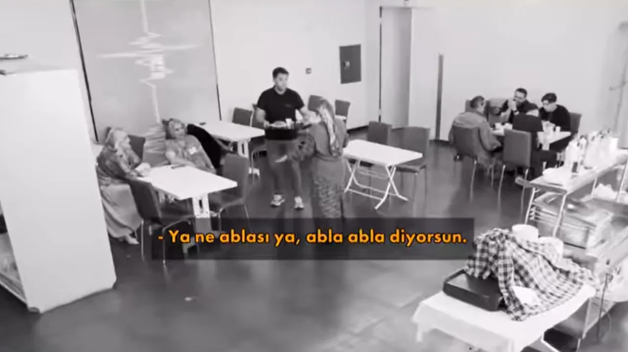 Gelinim Mutfakta Cemile ve Yiğit arasında neler oluyor? Elleriyle elma yedirdi, hediyeler peş peşe geldi!