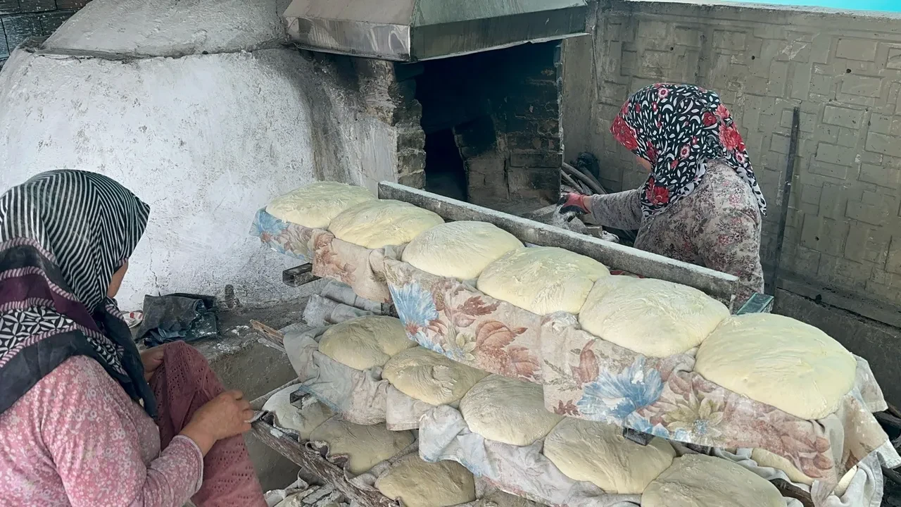 Günler öncesinden liste yapıyorlar, siparişlere yetişemiyorlar! Bayramda el öpenlere veriliyor