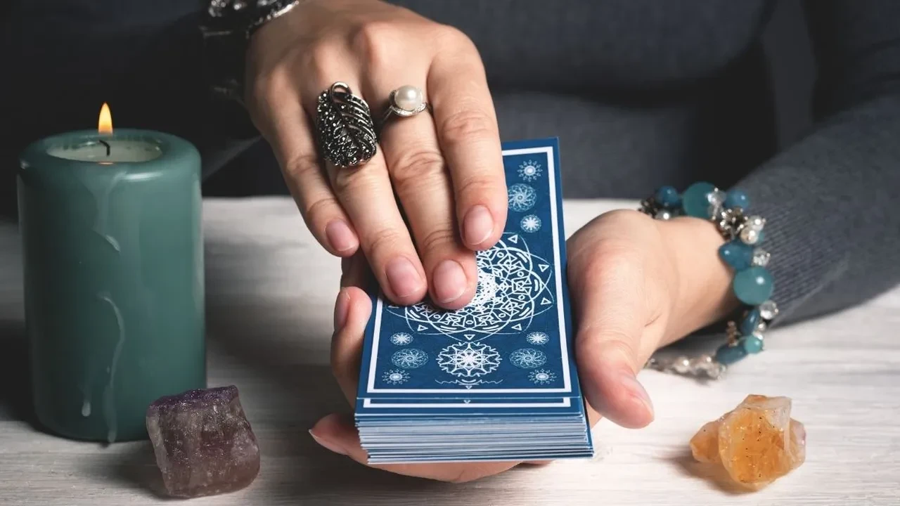 Günlük tarot kart açılımı 27 Mayıs 2026! Günün enerjisi sizler için oldukça hareketli oluyor