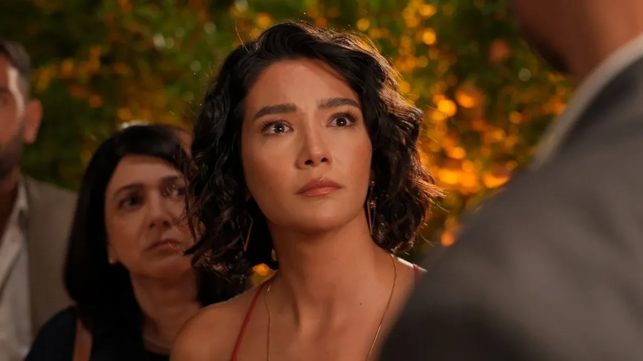 Halef Köklerin Çağrısı dizisinden kimler ayrılıyor? Aybüke Pusat Halef Köklerin Çağrısı dizisine veda mı ediyor?