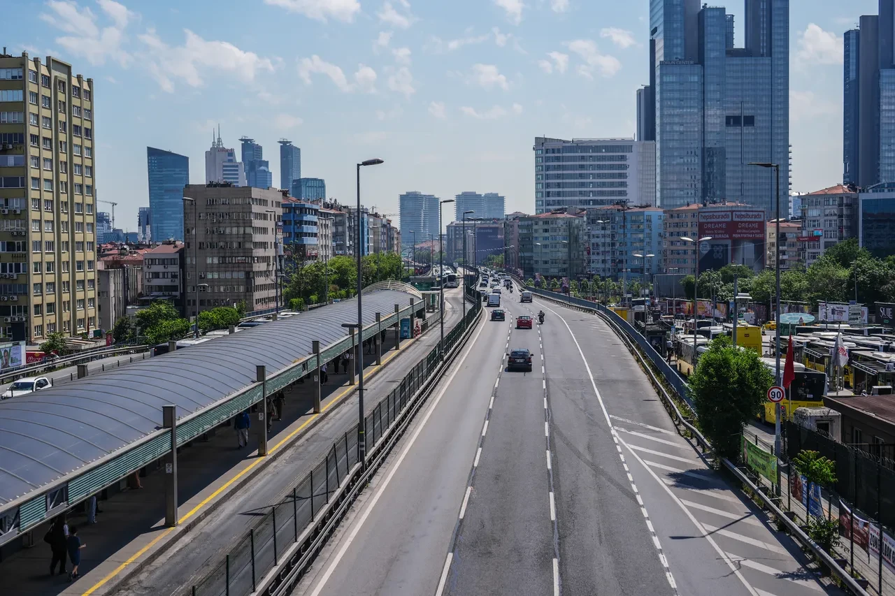 İstanbul'da yollar bomboş kaldı! Trafik çilesine bayram molası