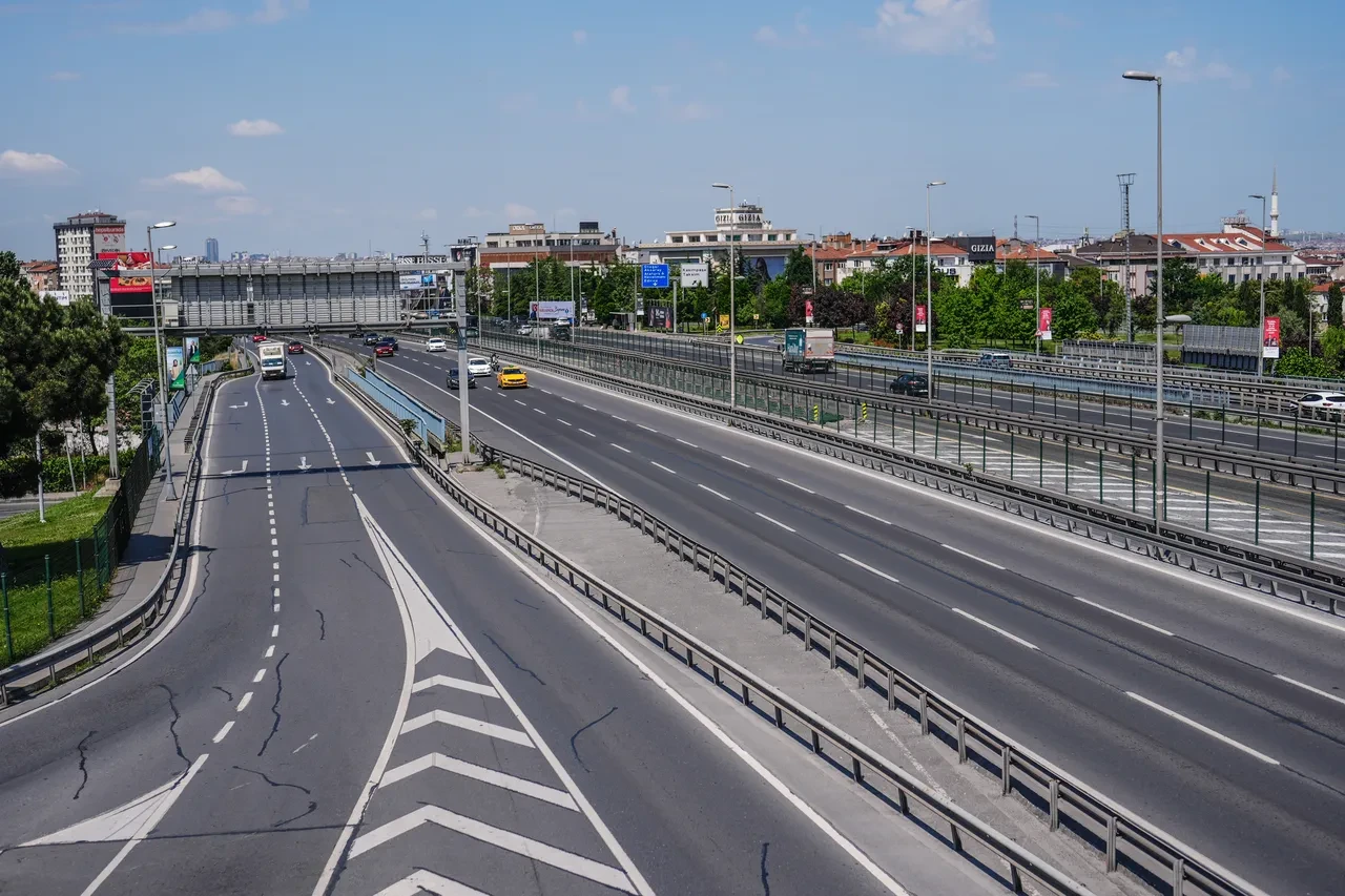 İstanbul'da yollar bomboş kaldı! Trafik çilesine bayram molası