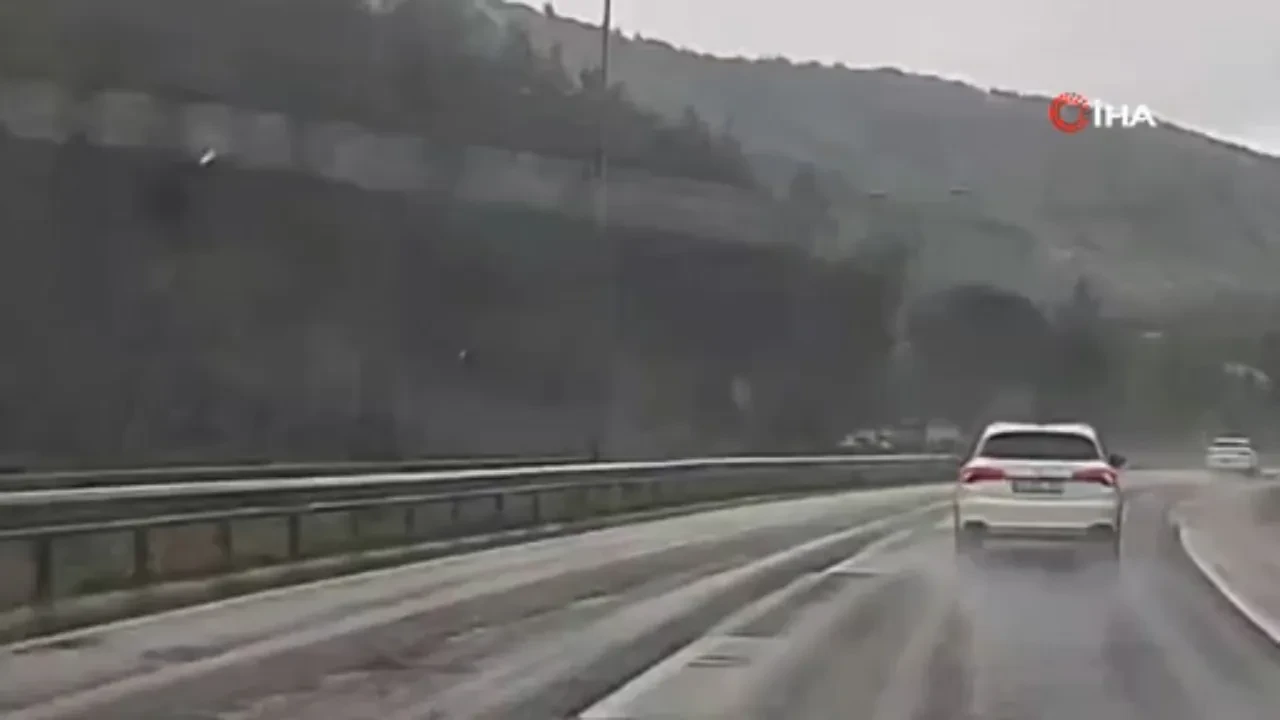 Karabük'te dehşet anları! Yolcu otobüsü devrilmekten son anda böyle kurtuldu