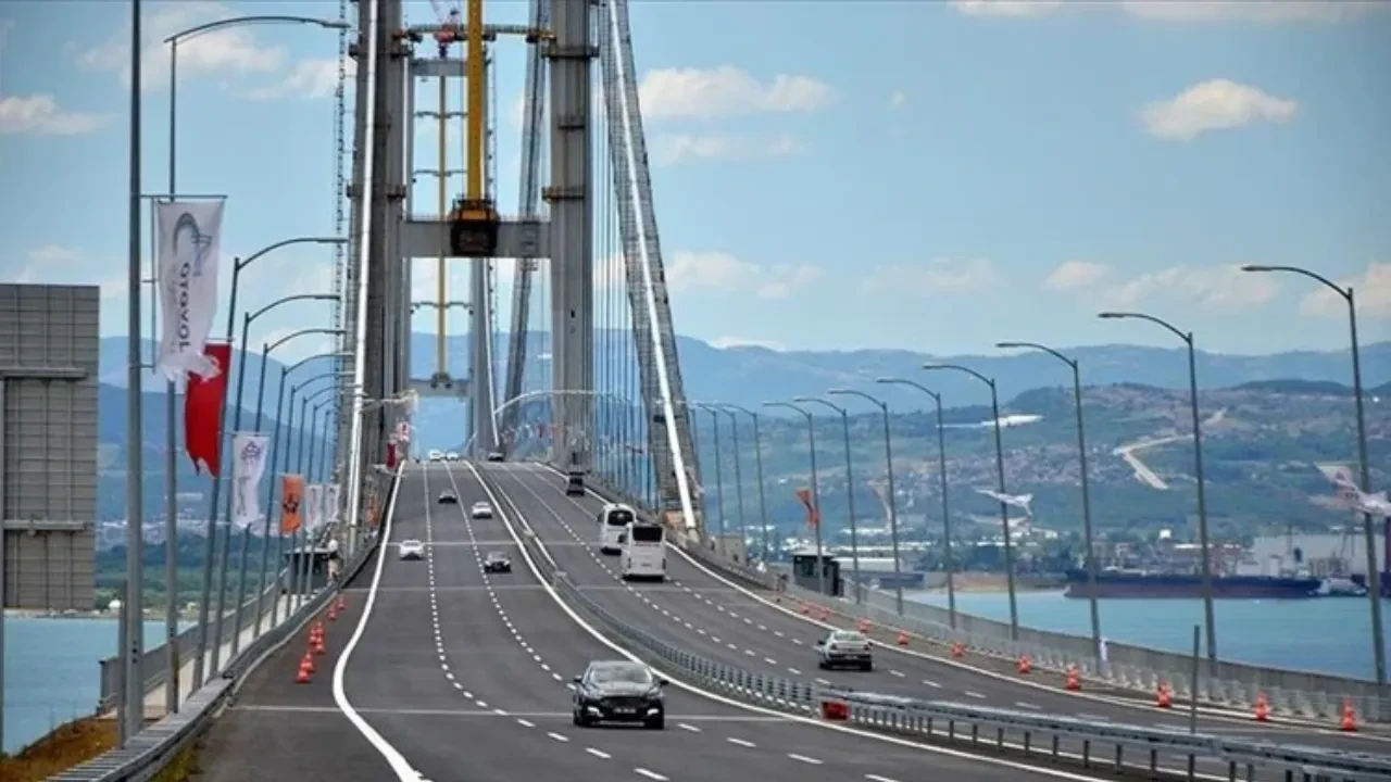 Köprü ve otoyollar ne zamana kadar ücretsiz? Bayramda ücretli yollar hangileri?