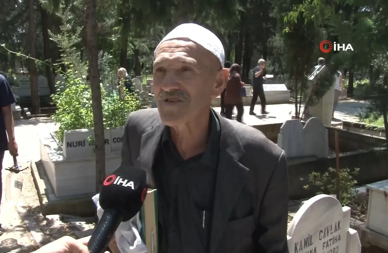 Mezarlıklarda sahte hoca alarmı! Kur'an bilmeden para alıp okuyanlar yakalandı