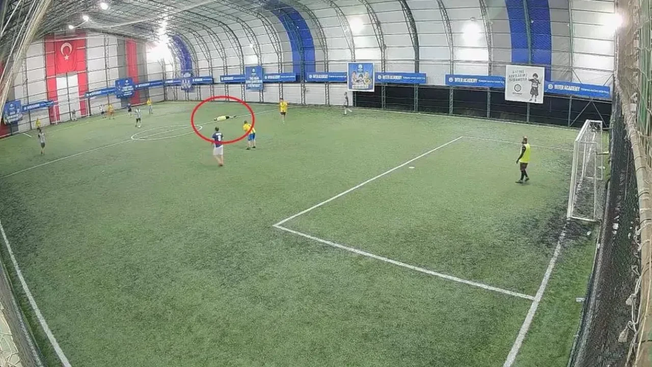 Ölüm halı sahada futbol oynarken yakaladı