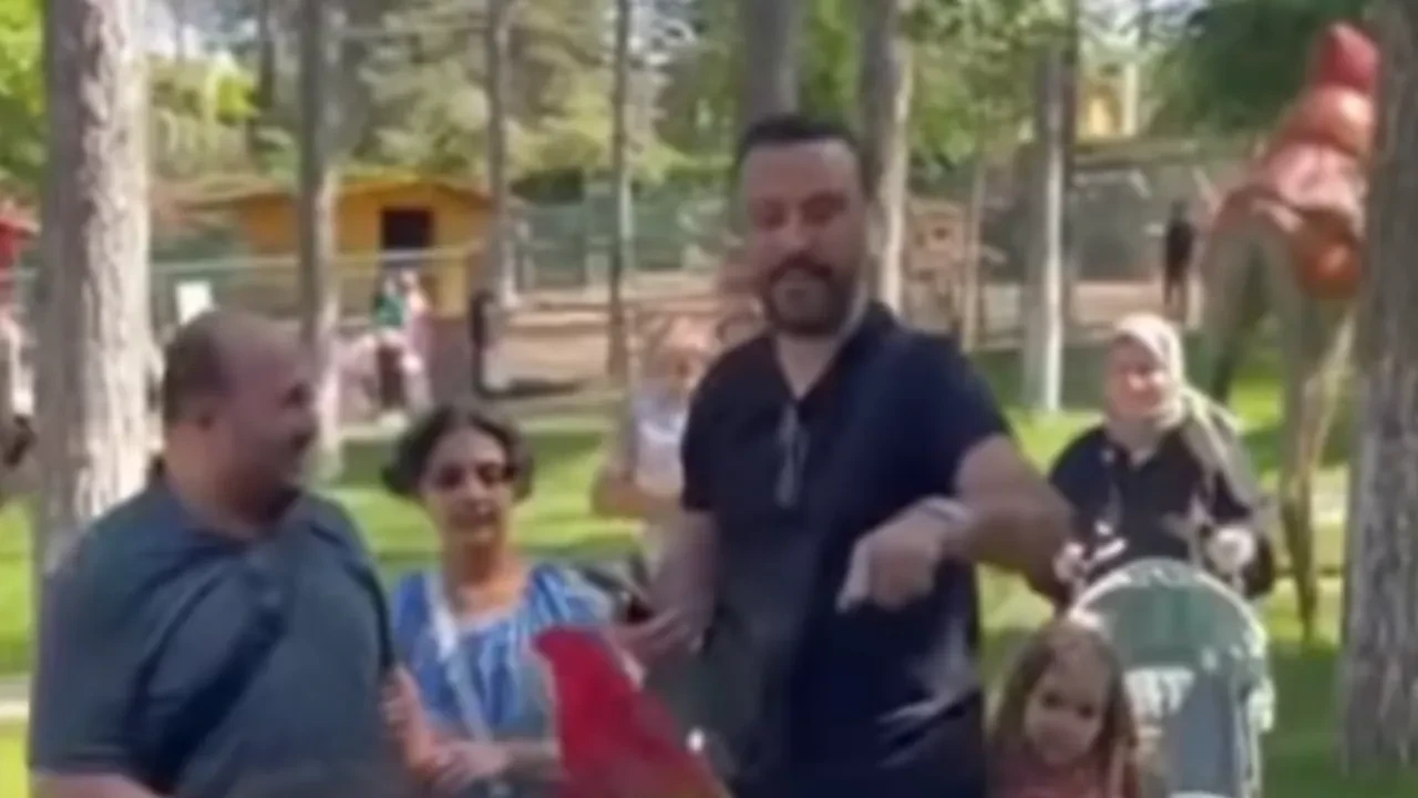 Şarkıcı Alişan'ın hayvanat bahçesindeki panik halleri! Ne yapacağını bilemedi