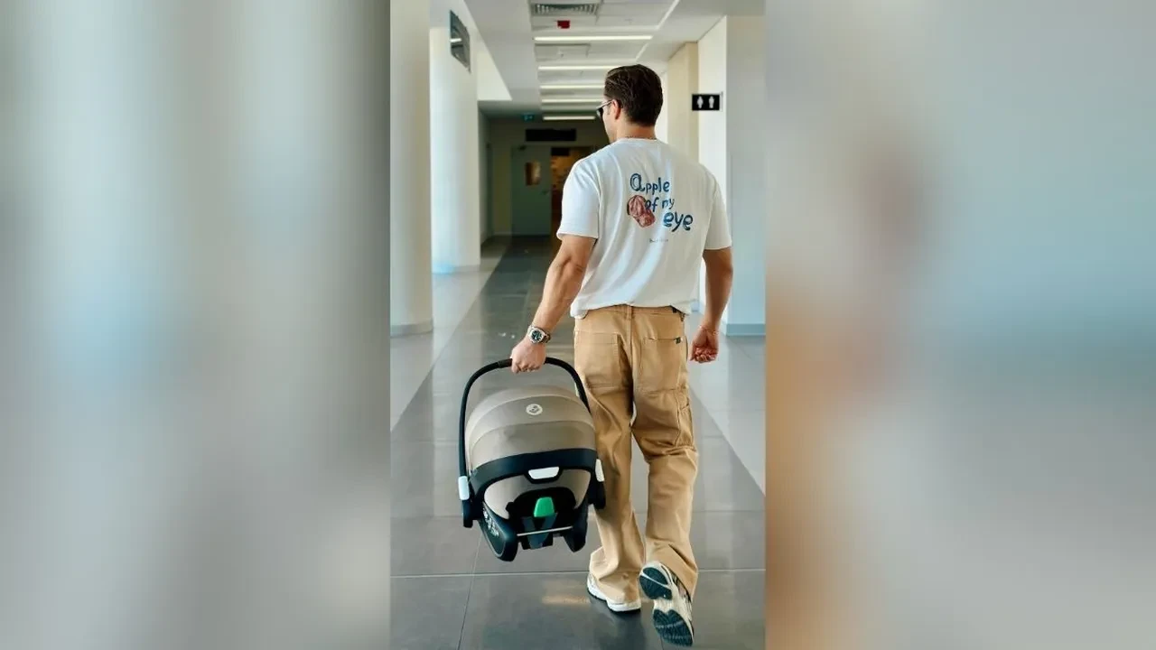 Tolga Sarıtaş ve Zeynep Mayruk çifti ilk kez oğulları Ali’nin resmini paylaştı! Tolga Sarıtaş'ın oğluyla yepyeni pozları!