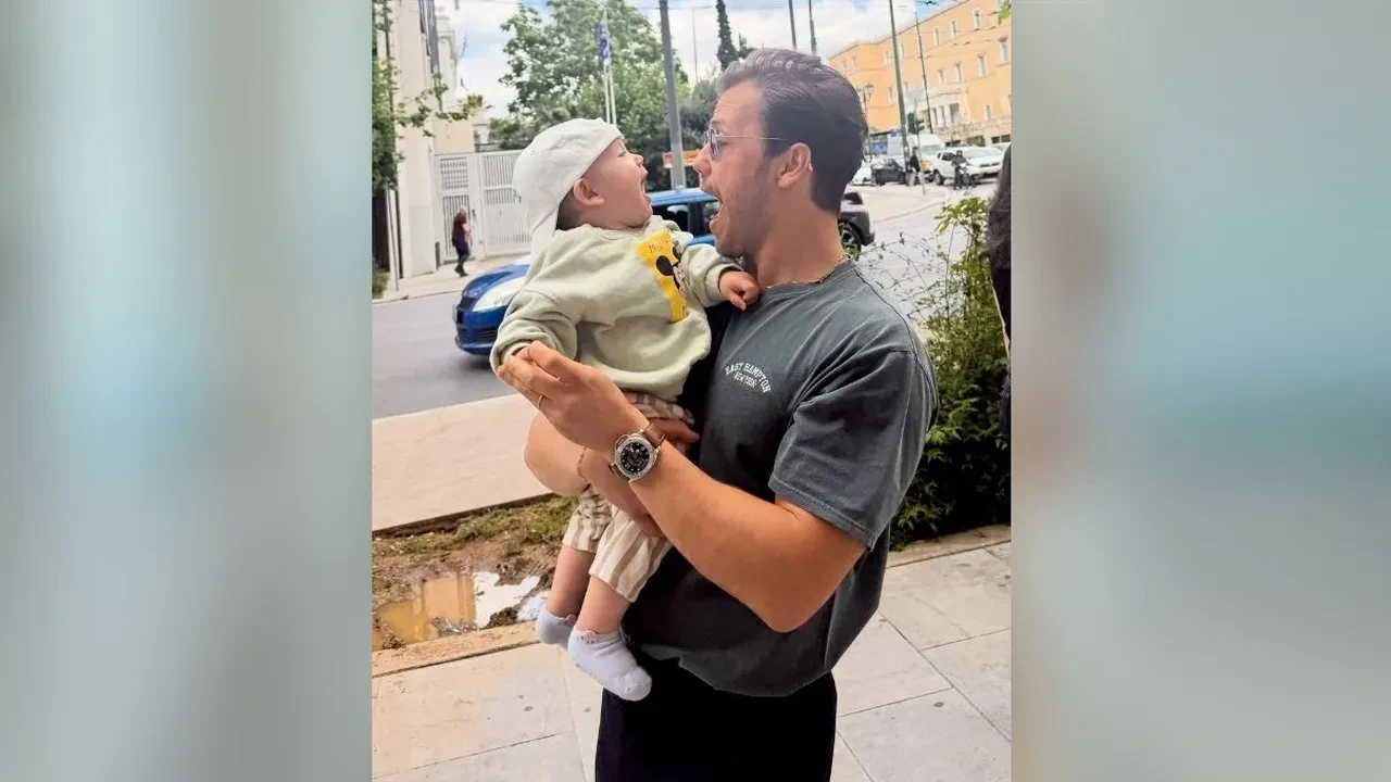 Tolga Sarıtaş ve Zeynep Mayruk çifti ilk kez oğulları Ali’nin resmini paylaştı! Tolga Sarıtaş'ın oğluyla yepyeni pozları!