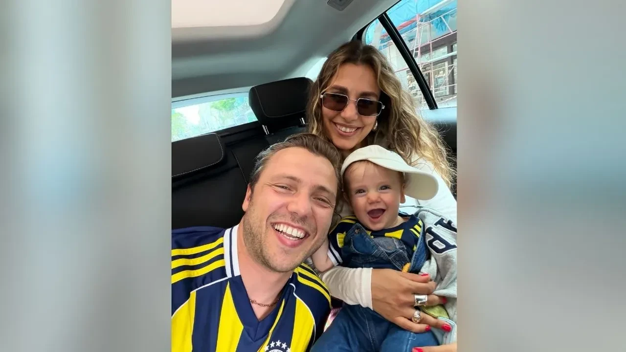 Tolga Sarıtaş ve Zeynep Mayruk çifti ilk kez oğulları Ali’nin resmini paylaştı! Tolga Sarıtaş'ın oğluyla yepyeni pozları!