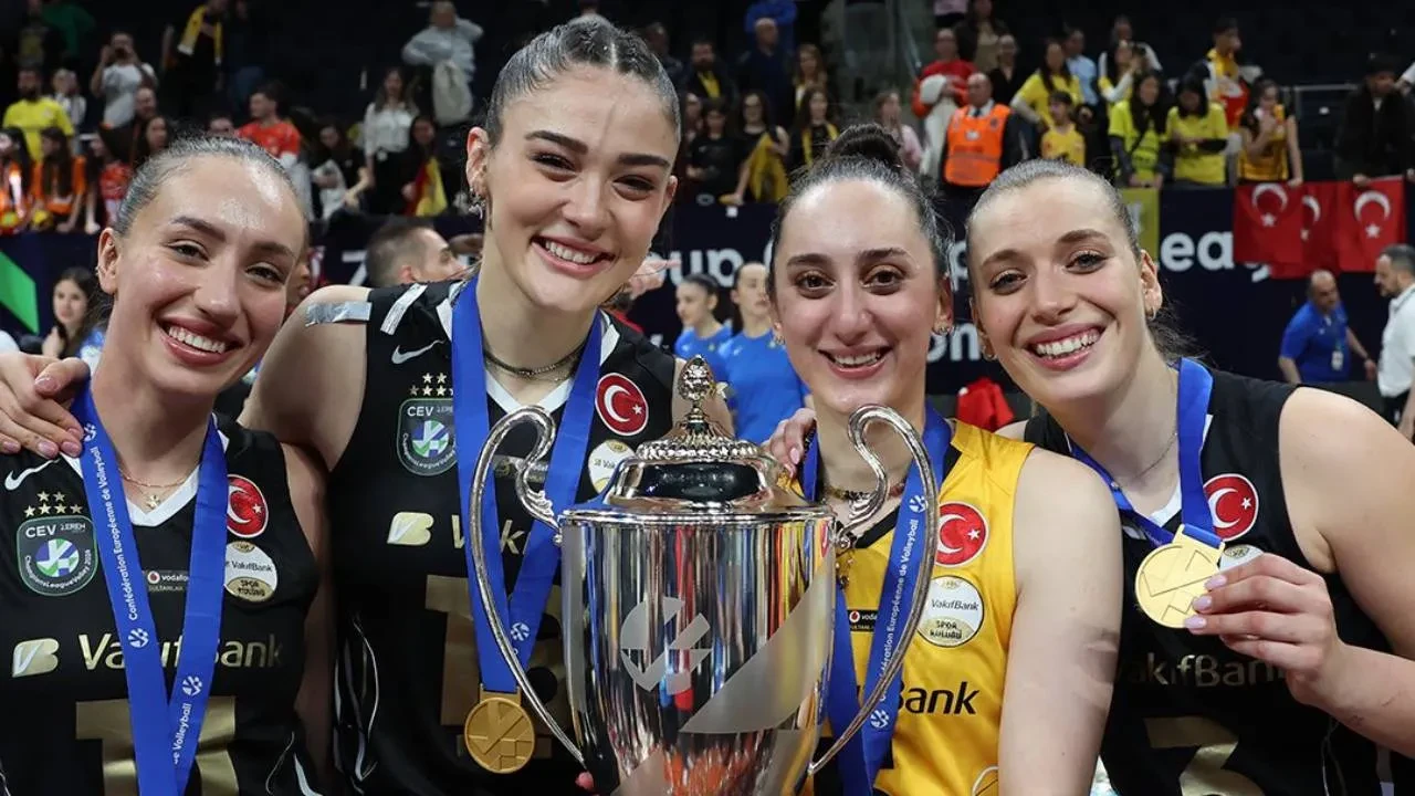 VakıfBank'ta yıldız oyuncu veda etti! Sarı-siyahlılarda 24 şampiyonluk yaşadı: Yeni sezonda Galatasaray'da forma giyecek
