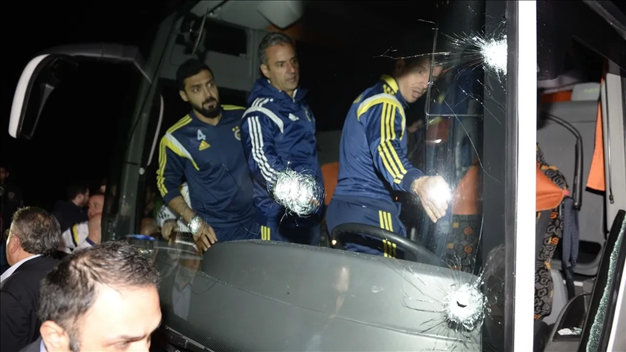 Bakan Gürlek duyurdu! Fenerbahçe kafilesine saldırı dosyası yeniden incelenecek