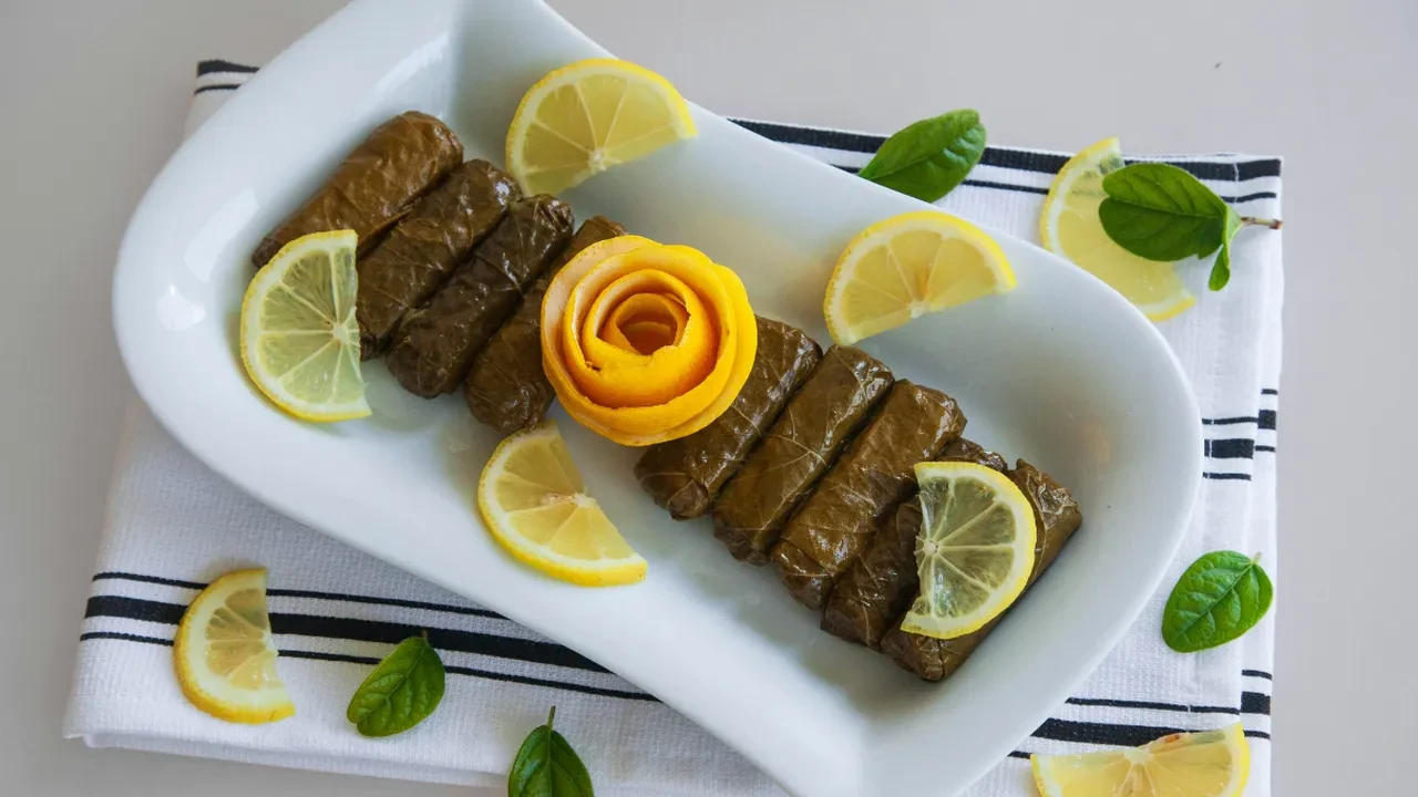 Bayram sabahı misafirler gelmeden şipşak anne usulü yaprak sarması 2026!