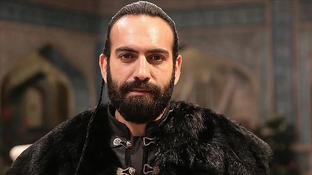 Buğra Gülsoy ekranlara damga vurmaya hazırlanıyor! ‘Düğünümüz Var’ ile geri dönüyor