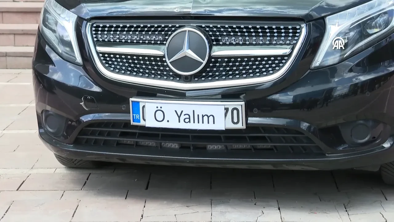 CHP Genel Merkezi'nden satılık "haram" araç! İki ismin skandal araçları satışa çıkarıldı