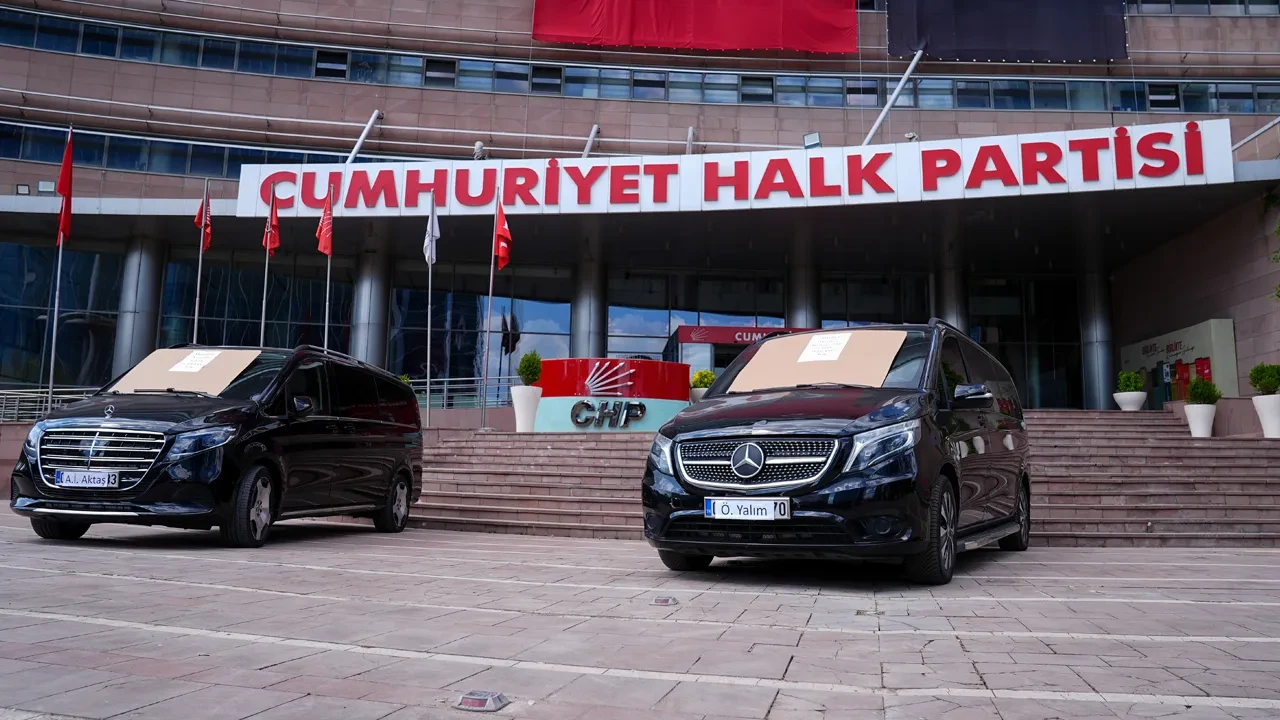 CHP'nin satılığa çıkardığı 'haram araç' için alınan kararı Fatih Atik duyurdu: Parasıyla Uşak'taki öğrencilere burs verilecek