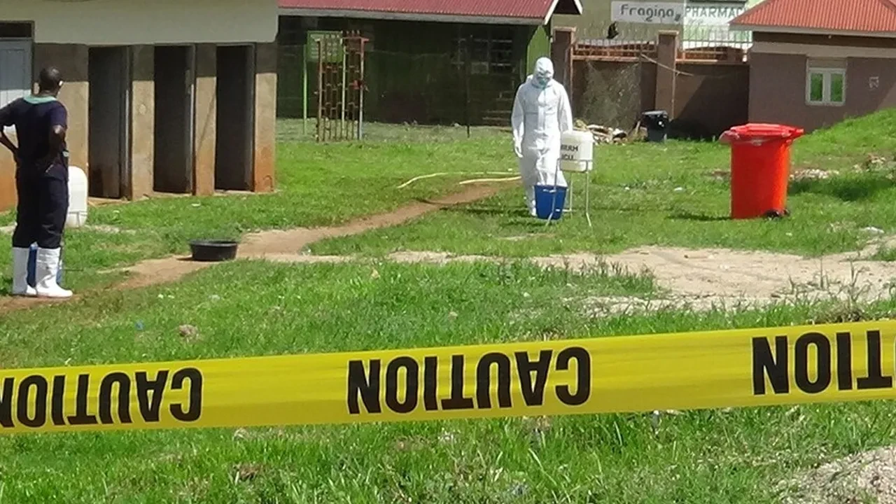 Ebola için radikal tedbir: Uganda Kongo'ya sınırı kapattı