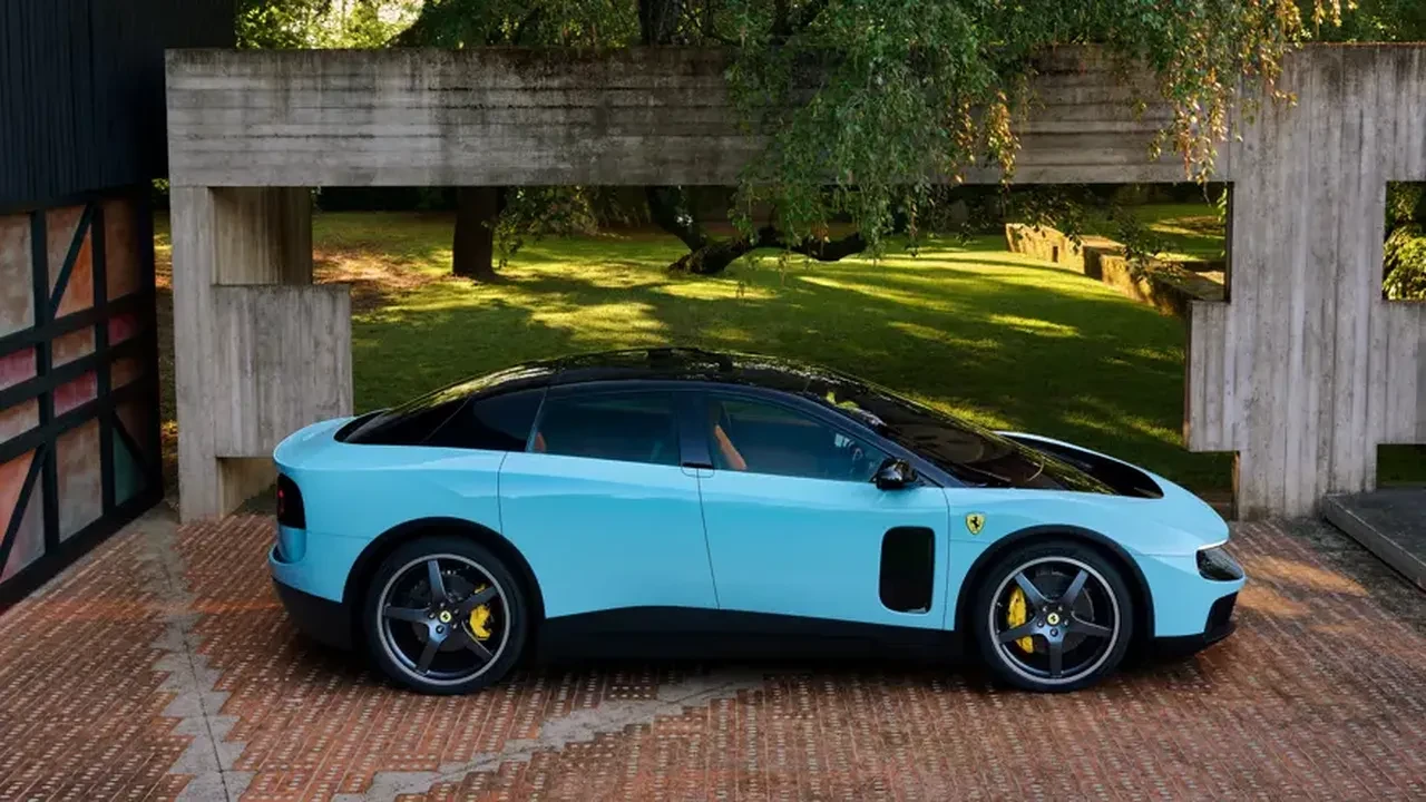 Ferrari elektrikli araba yaptığına yapacağına pişman oldu: Hisseleri çakıldı!
