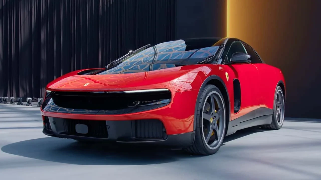 Ferrari Luce tanıtıldı, hisselerde sert düşüş yaşandı
