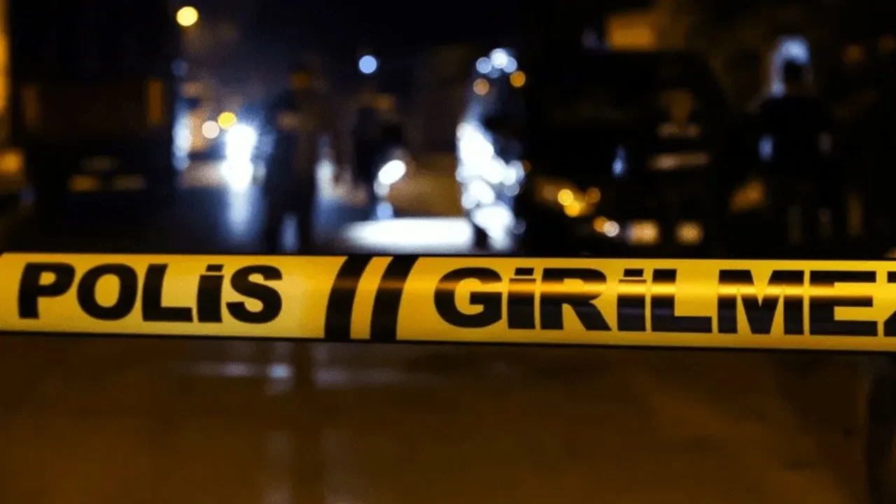 İzmir Urla’da akılalmaz cinayet: Akrabasının boğazını kesip cansız bedeni kahvehanenin önüne attı!