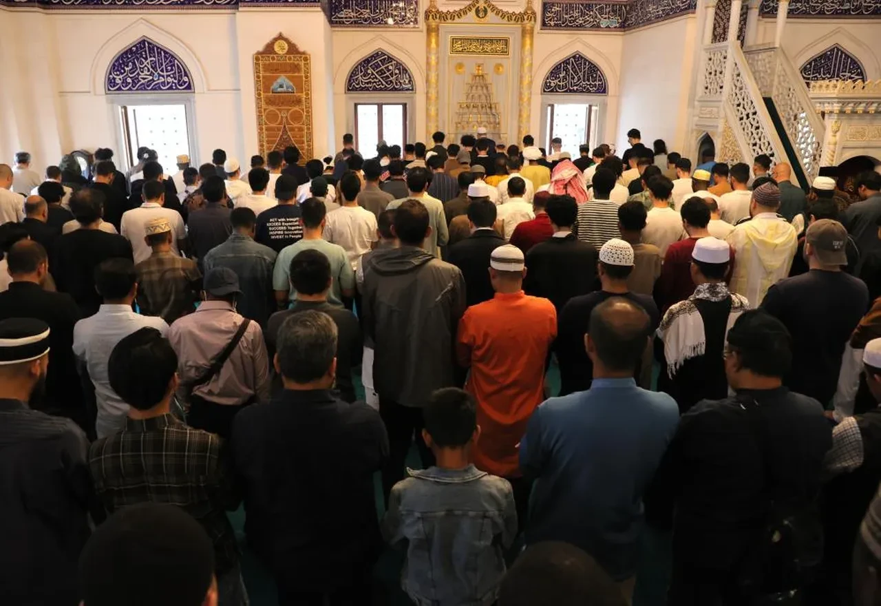 Japonya Tokyo Camii'de bayram namazı 3 kez kılındı