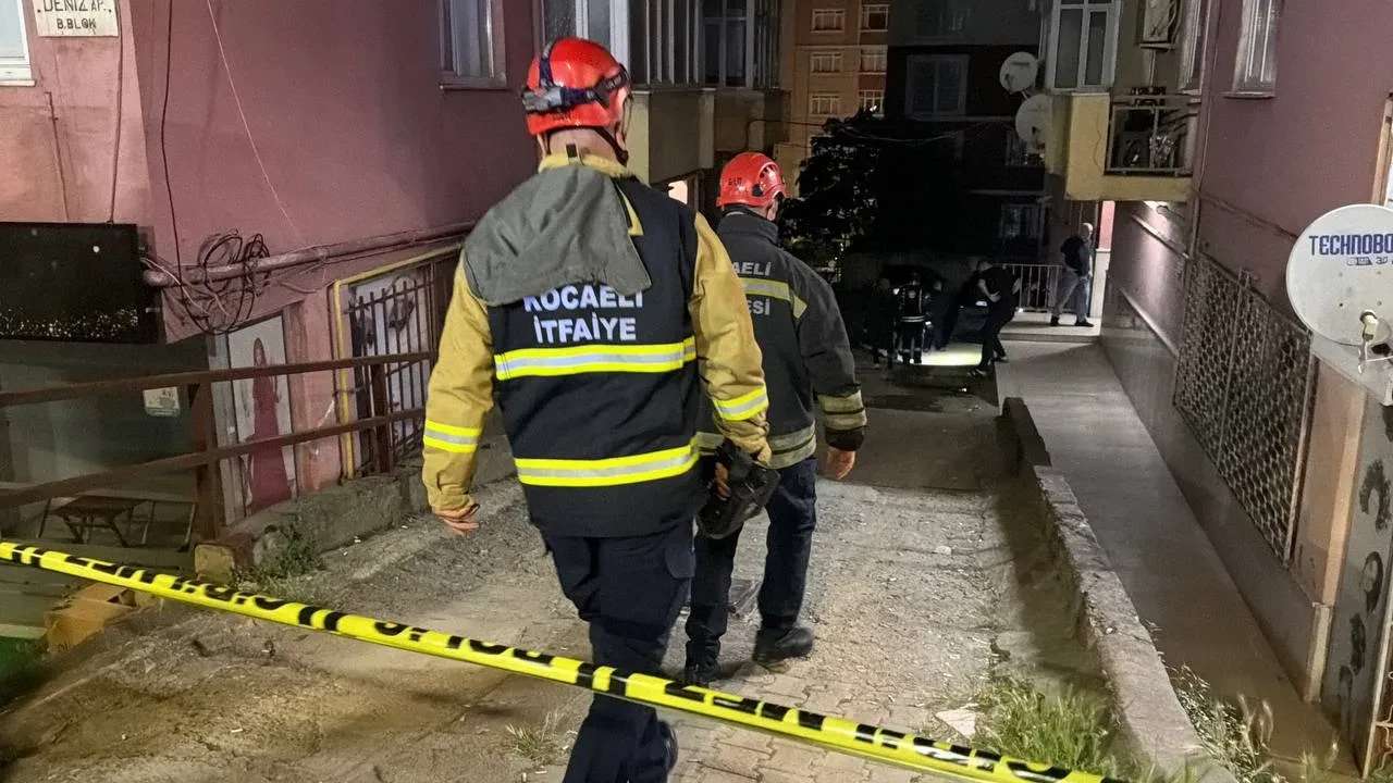 Kocaeli Gebze'de korkutan alarm: Kolonlarından sesler gelen 22 daireli bina tedbiren boşaltıldı!