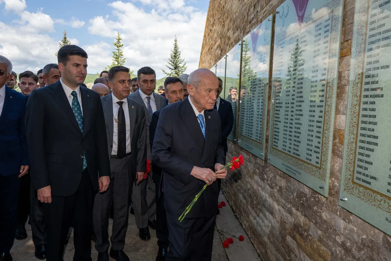MHP Lideri Devlet Bahçeli: 'Ülkücülük bir ömür taşınacak en büyük şereftir!'