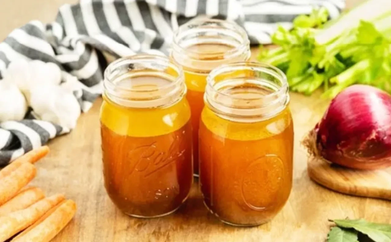 Pratik ve az yer kaplayan kemik suyu saklama yöntemleri! Buzluk için kemik suyu nasıl yapılır?