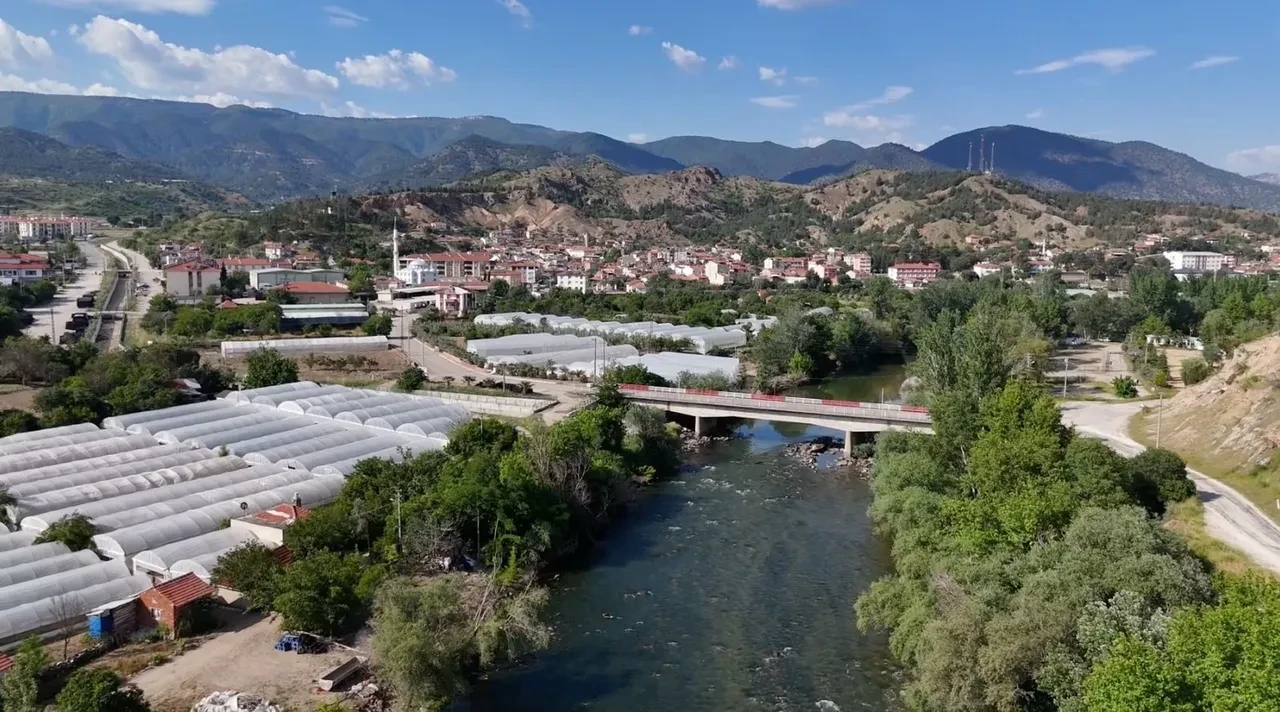Rekoru elinde tutan ilçe bayramın ilk günü 46 dereceyi gördü