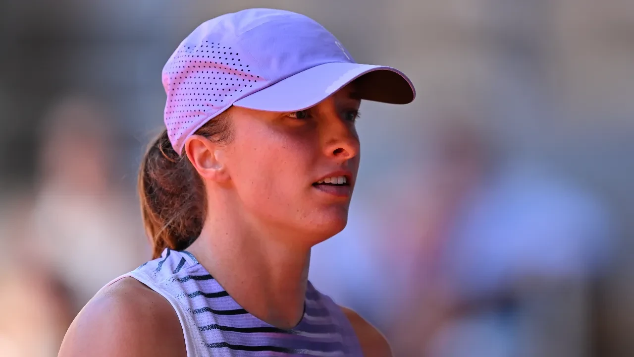 Swiatek, Roland Garros'ta 3. tura yükseldi! Polonyalı tenisçi, Sara Bejlek'i mağlup etti