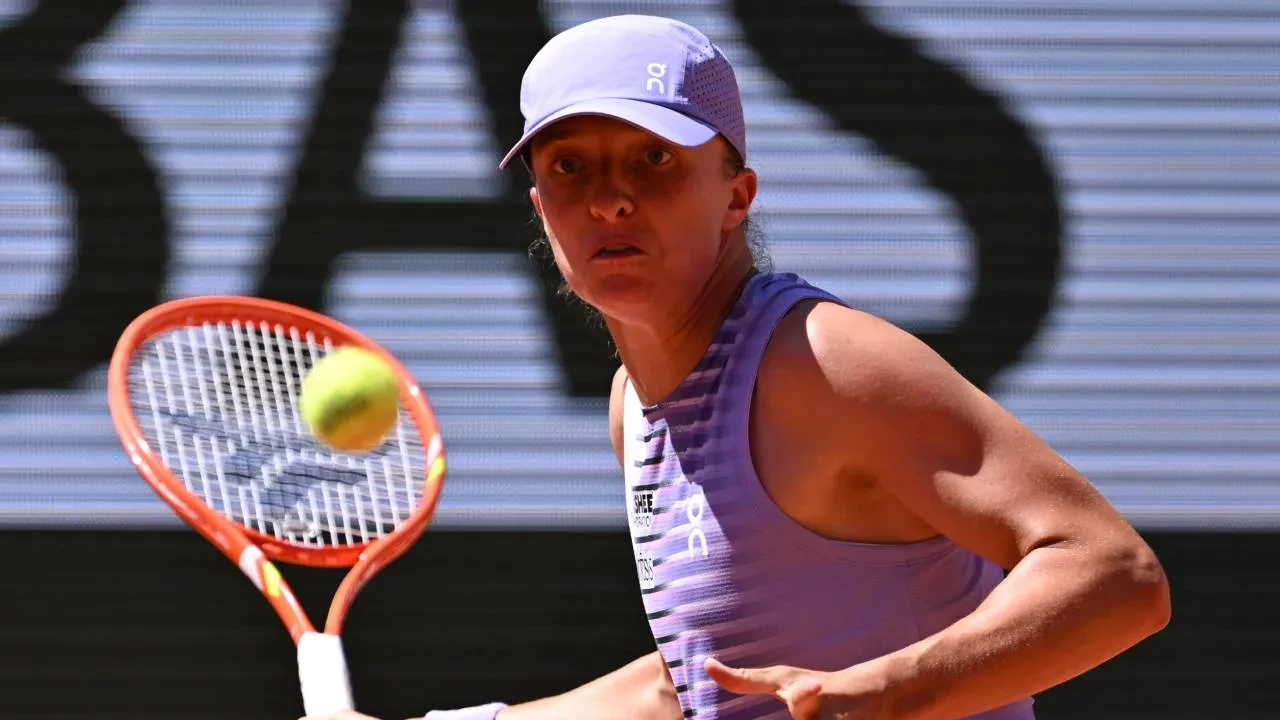 Swiatek, Roland Garros'ta 3. tura yükseldi! Polonyalı tenisçi, Sara Bejlek'i mağlup etti