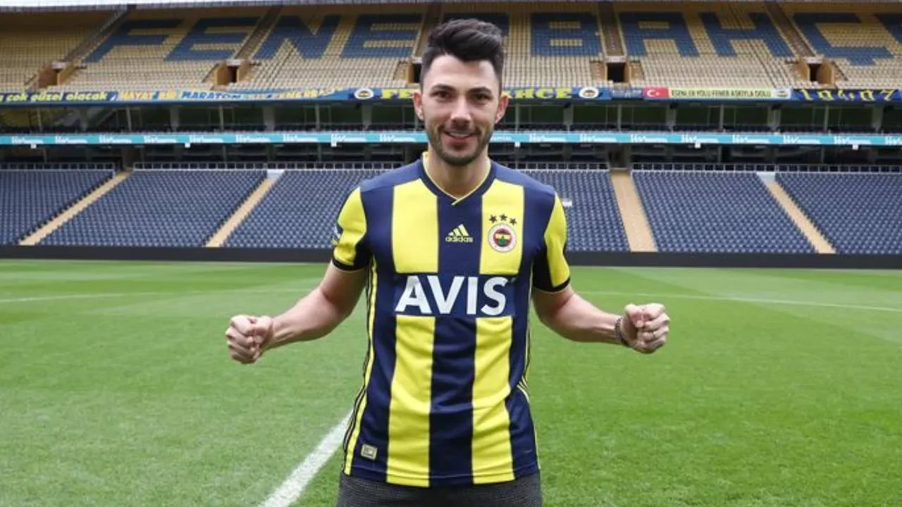 Ünlü oyuncu futbolu bıraktığını duyurdu! Beşiktaş ve Fenerbahçe'de de forma giymişti