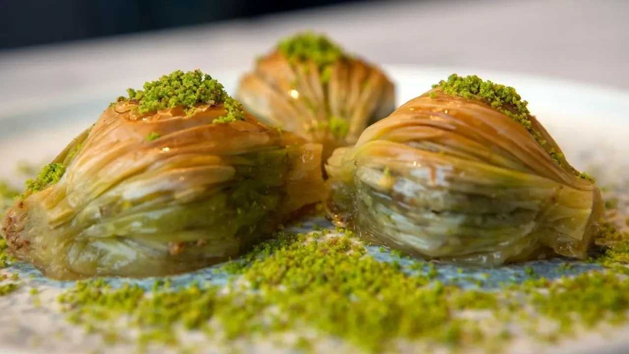 Zahmetsiz ve en hızlı yapılan baklava tarifi! Çalışanlar icin şipşak baklava