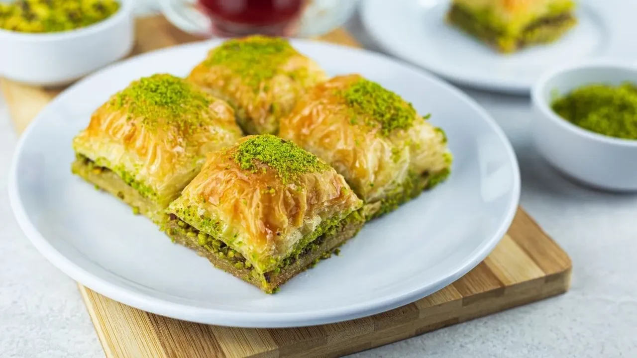 Zahmetsiz ve en hızlı yapılan baklava tarifi! Çalışanlar icin şipşak baklava