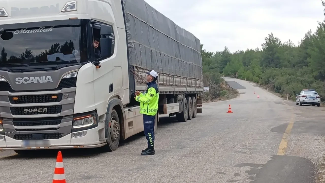 Bayram dönüşü kritik trafik kararı! 4 şehirde ağır tonajlı araç yasağı